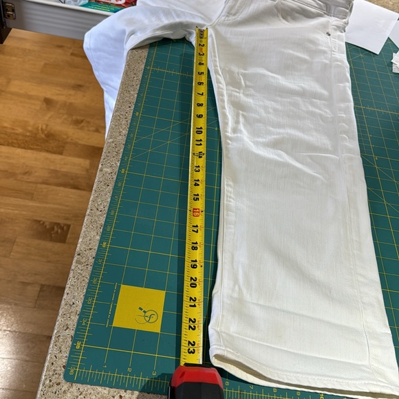 The Tomboy Crop by AG - Picture 12 of 13